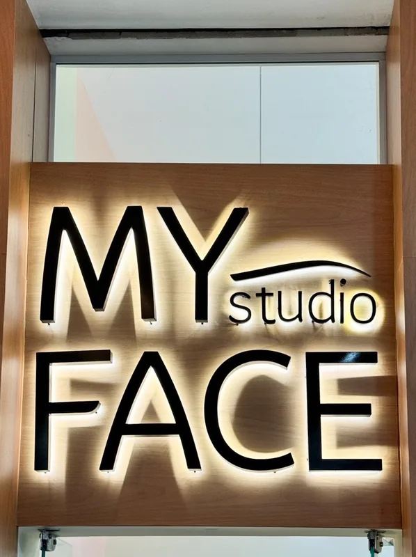 Procedimento de estética facial em andamento no My Face Studio